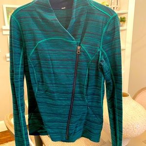 Iconic Define jacket by Lululemon with a side zip closure